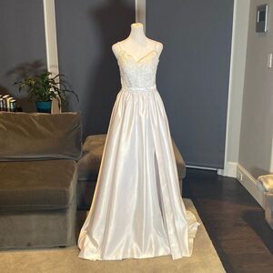 Women’s White Satin Full Length Prom Party Dress Corset Back Size 2 NWOT